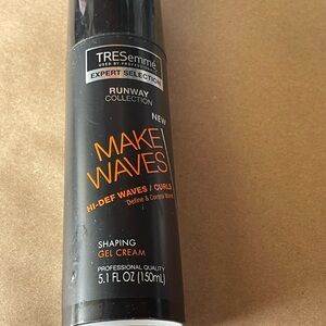 TRESemmé Make Waves Shaping Gel Cream - Black/Orange